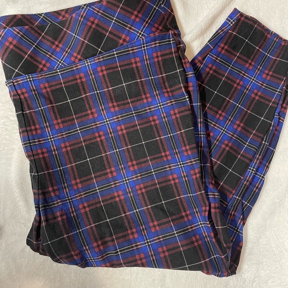 Torrid Plaid Pixie Pants - Picture 12 of 12